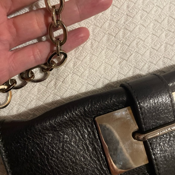 There is no discoloration on the gold. It’s just the shadow from the camera!? - Picture 6 of 6